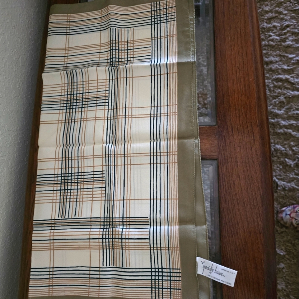 NEW without tags- Specialty House scarf